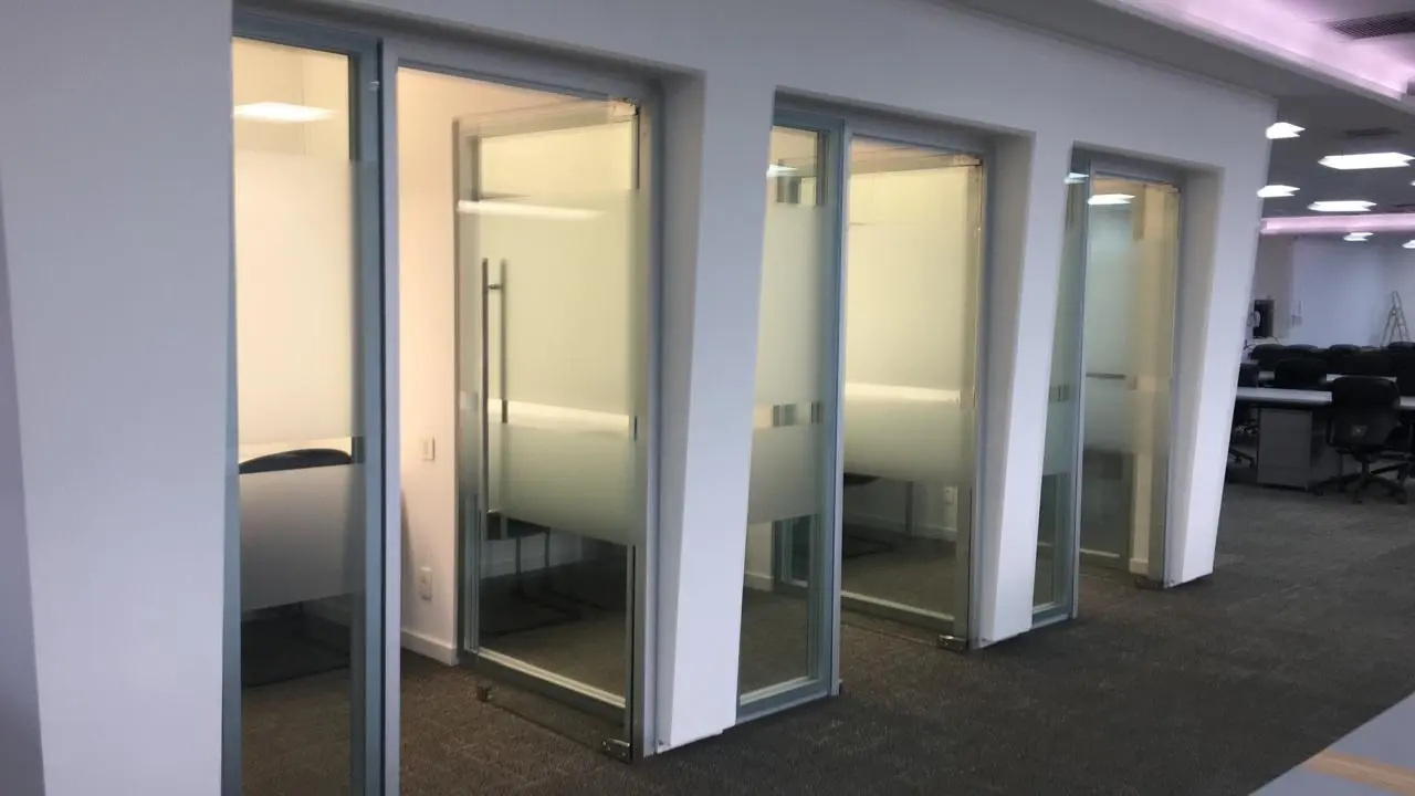 Instalacao Comercial Depois Salas Vidro Iluminadas