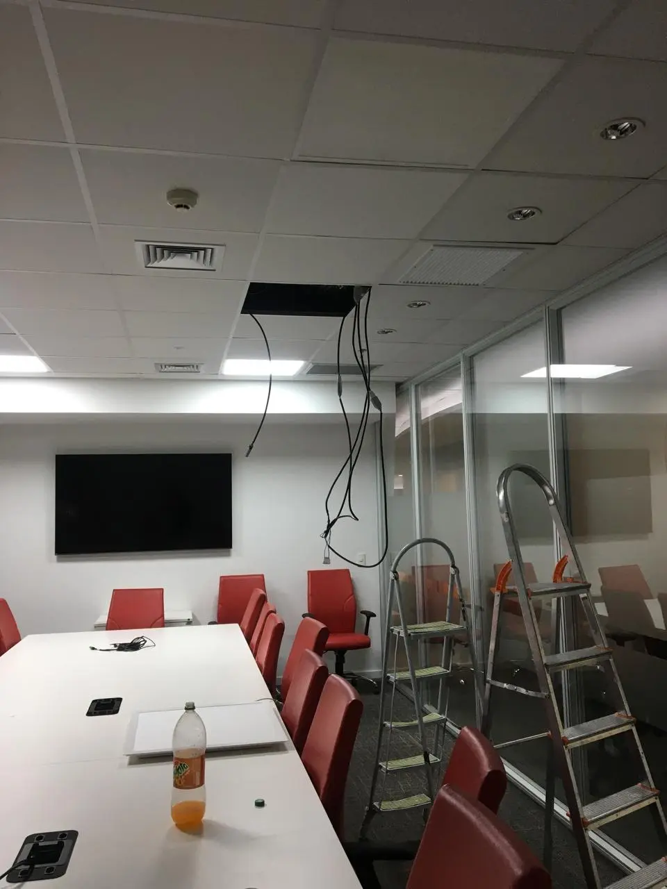 Instalacao Comercial Durante Cabeamento Sala Reuniao