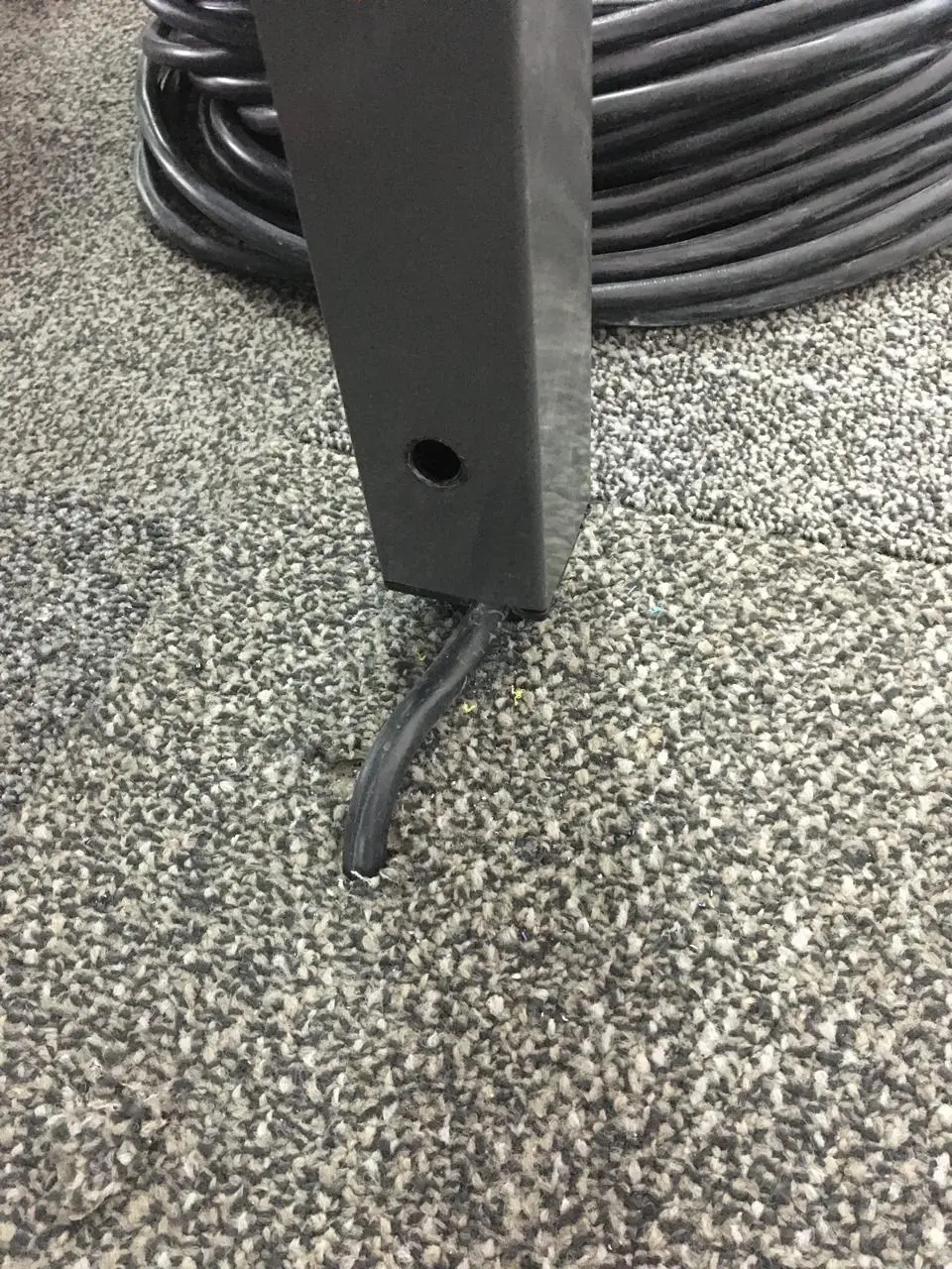 Instalacao Comercial Durante Eletrocalha Piso