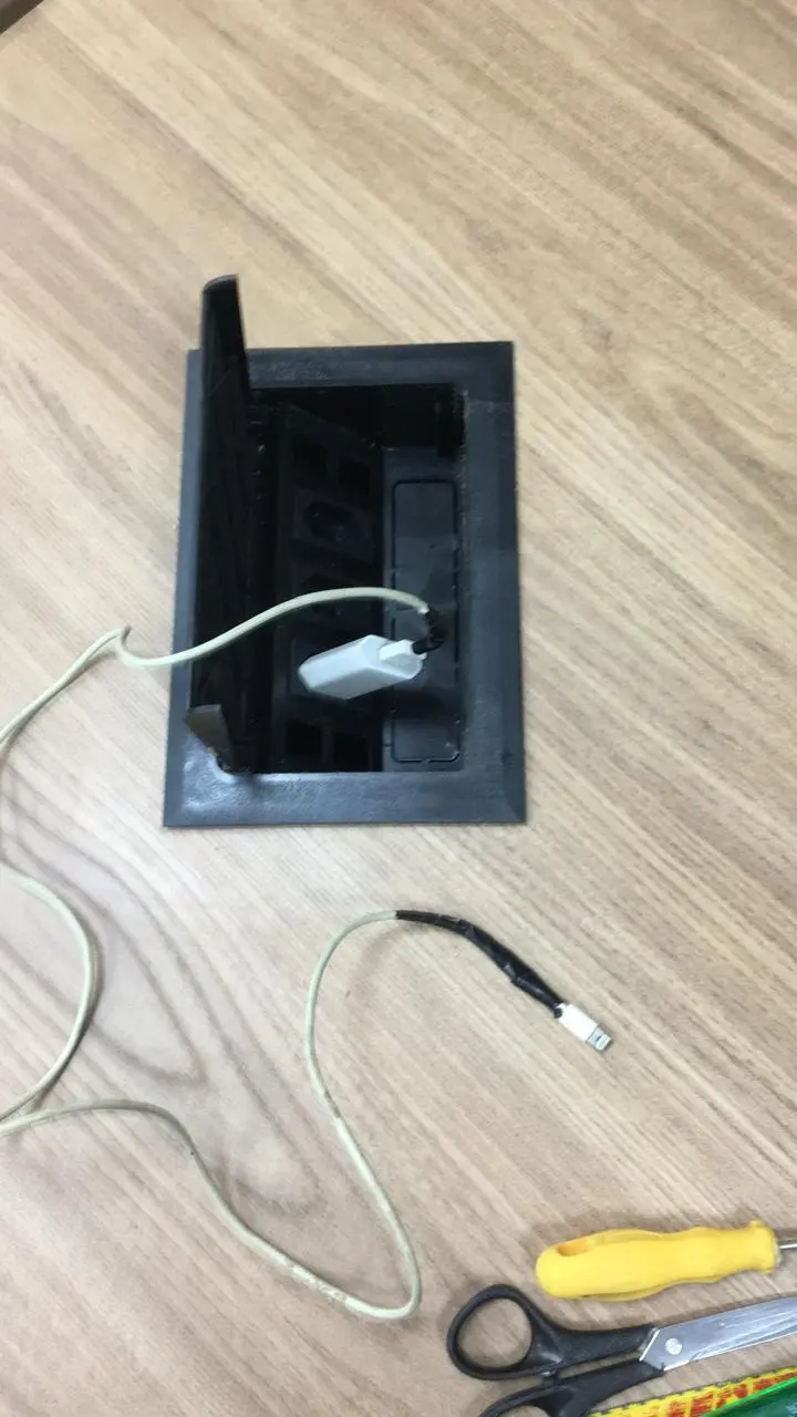 Instalacao Comercial Durante Tomada Embutida Mesa