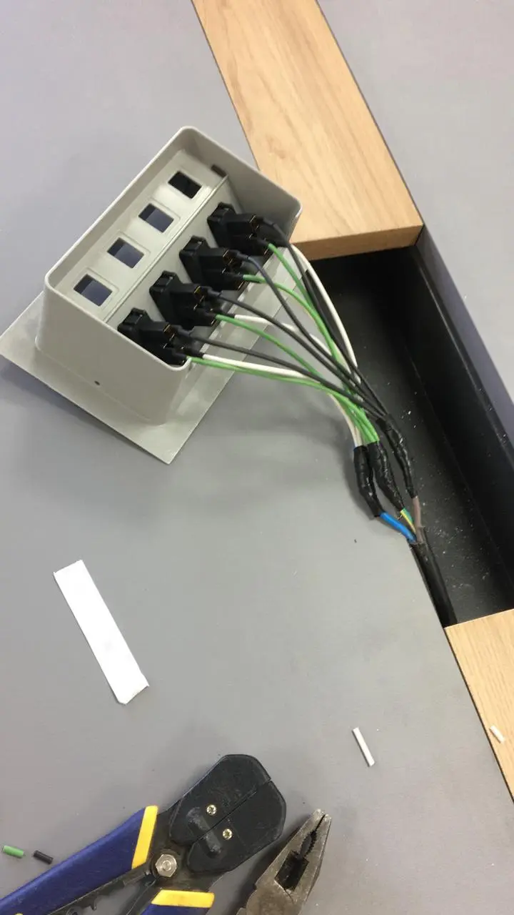Instalacao Comercial Durante Tomadas Cabeamento