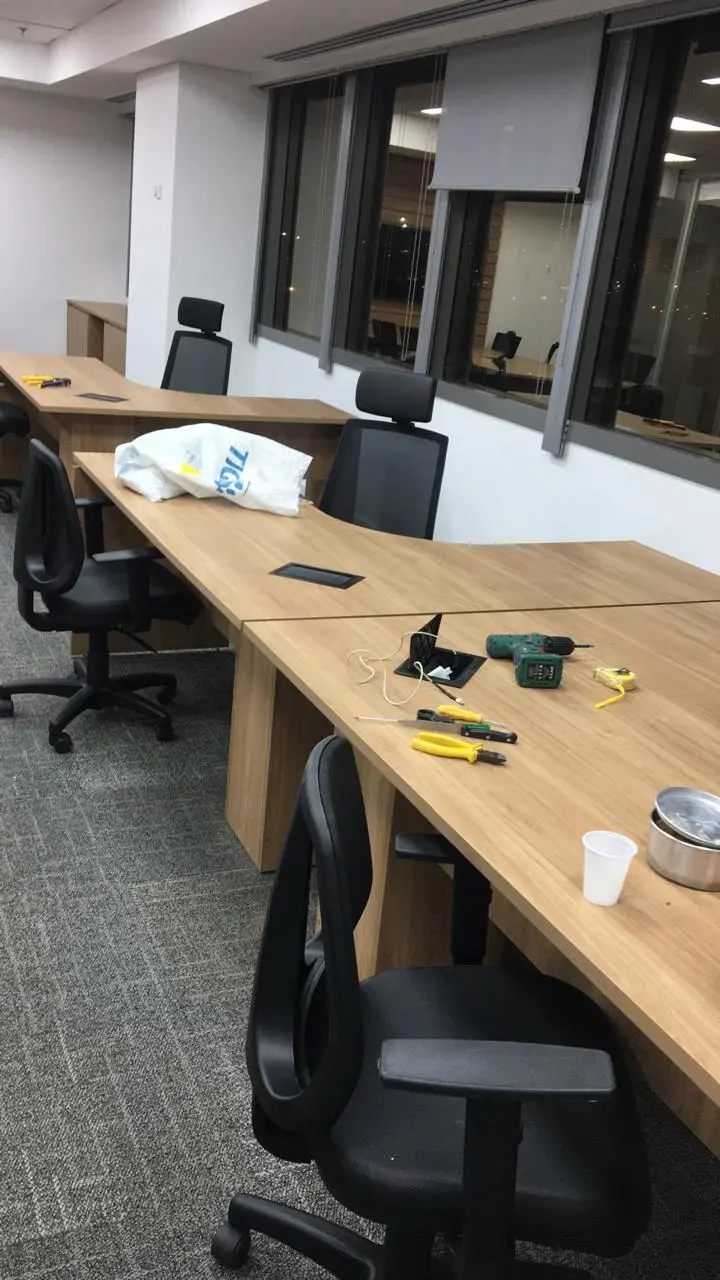 Instalacao Comercial Durante Tomadas Mesa Ferramentas