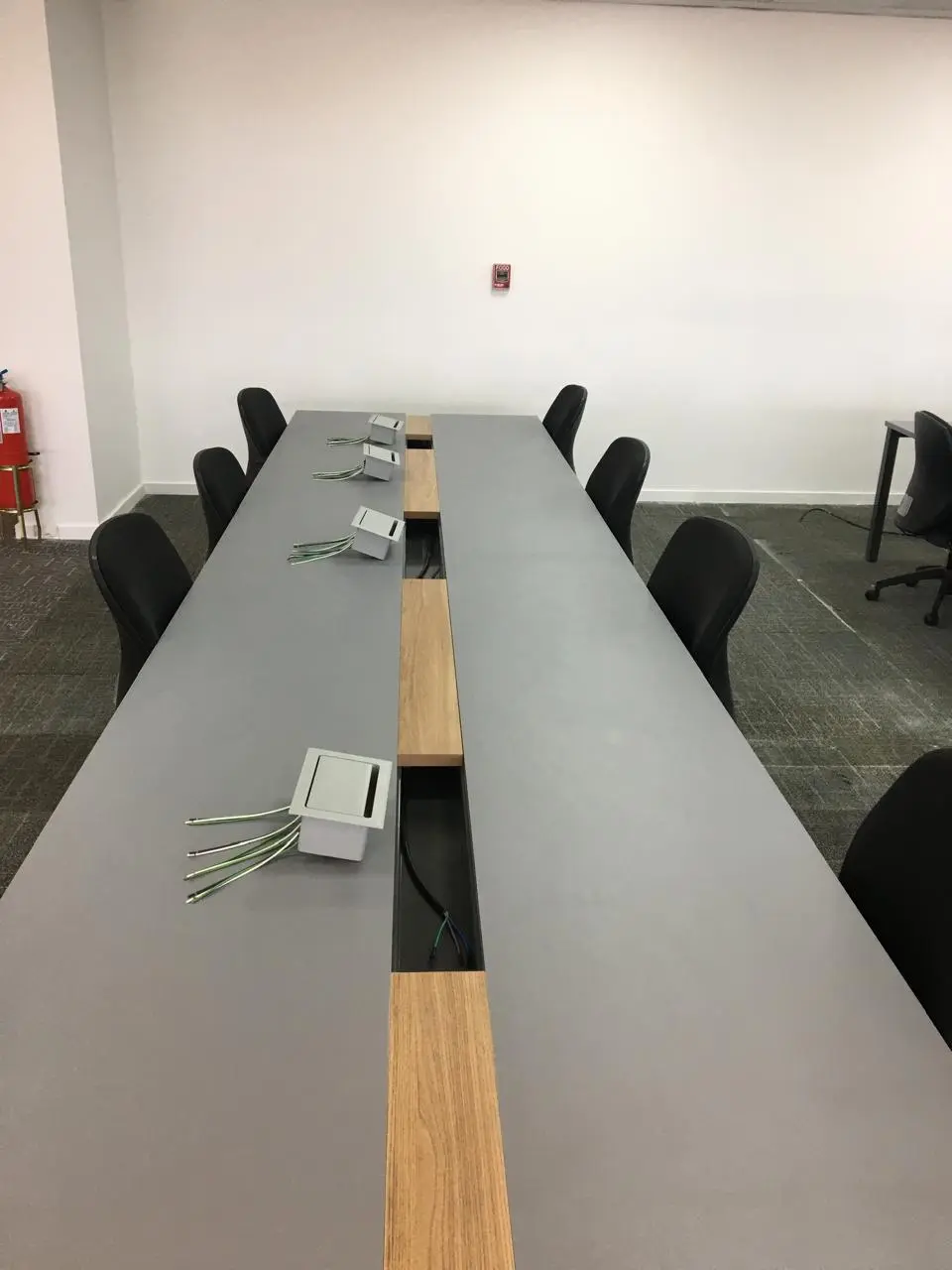 Instalacao Comercial Durante Tomadas Sala Reuniao