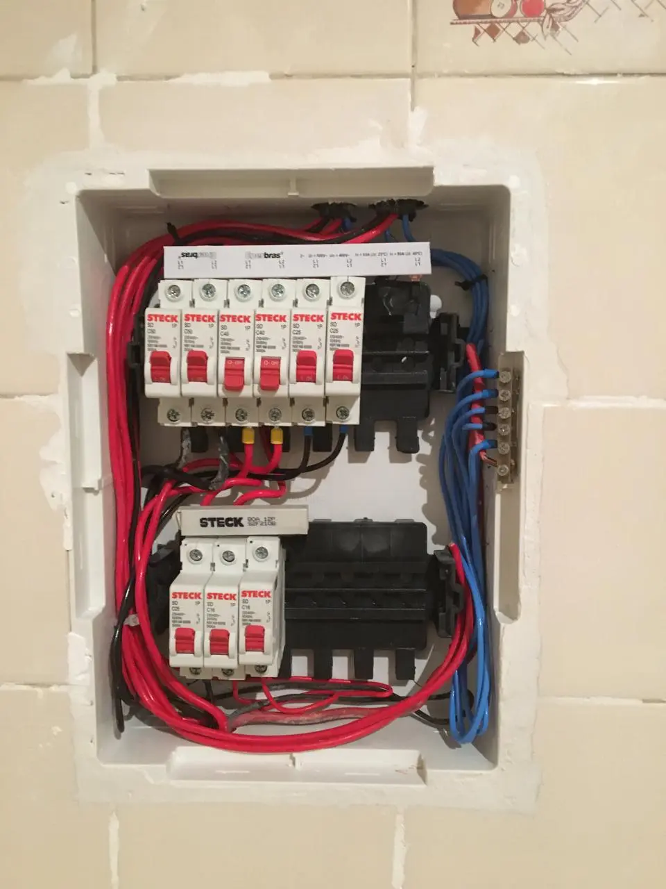 Quadro Residencial Cozinha Durante Disjuntores Instalados