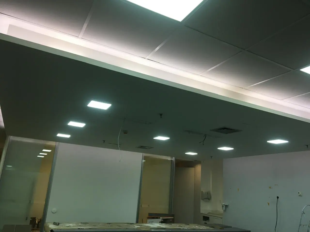Painel Led Teto Comercial Depois Instalado Aceso