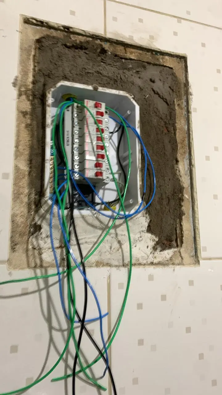 Quadro Residencial Embutido Durante Fiacao Exposta
